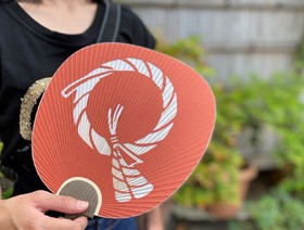 写真：漆喰うちわ